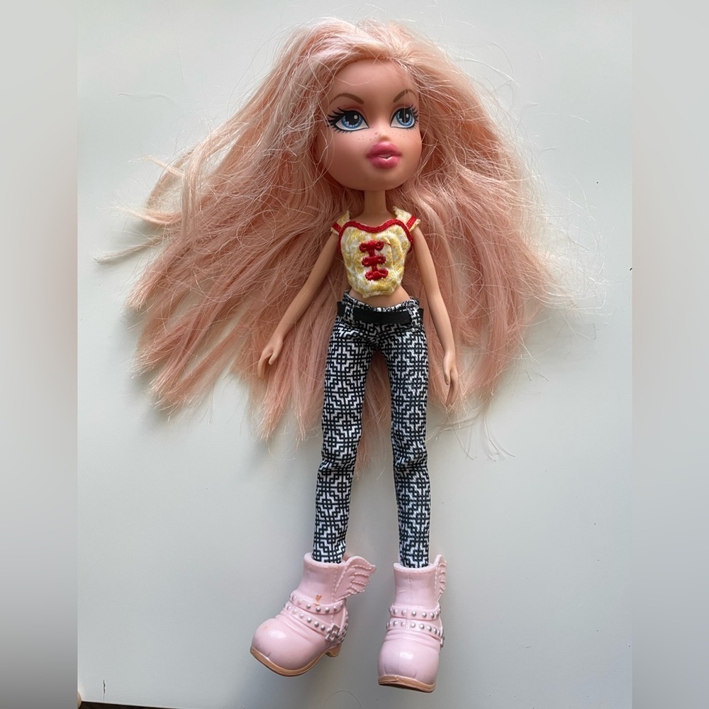 Bratz Fashion Doll